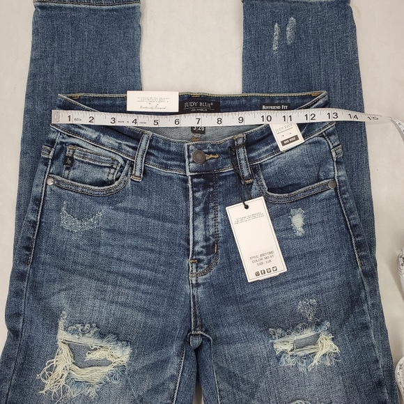 Judy Blue Mid Rise Boyfriend Fit with Stretch Sz 3/26 NWT Distressed MD Wash - Picture 8 of 12